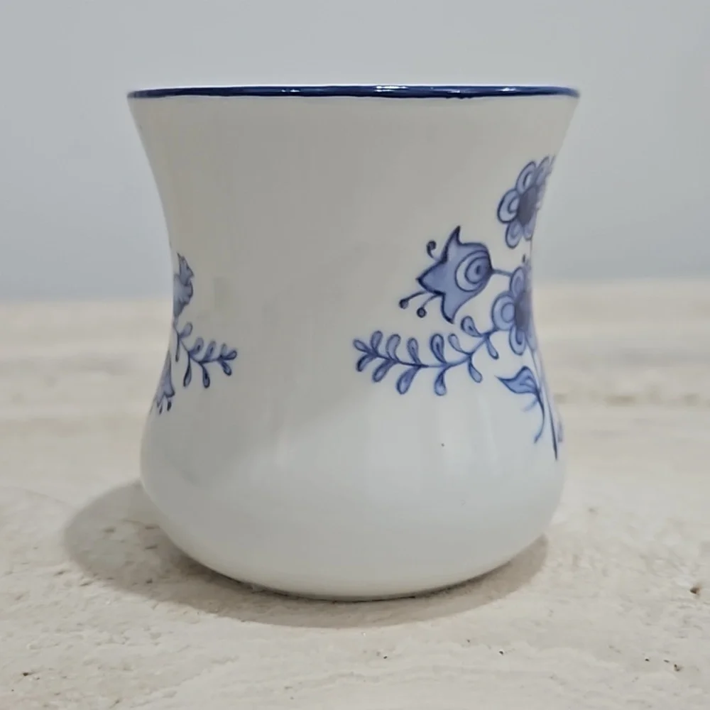 Vintage blue and white vessel cup